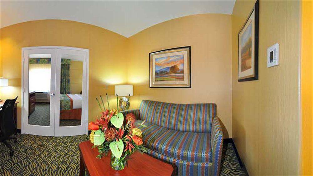 Best Western Plus Fresno Inn Extérieur photo