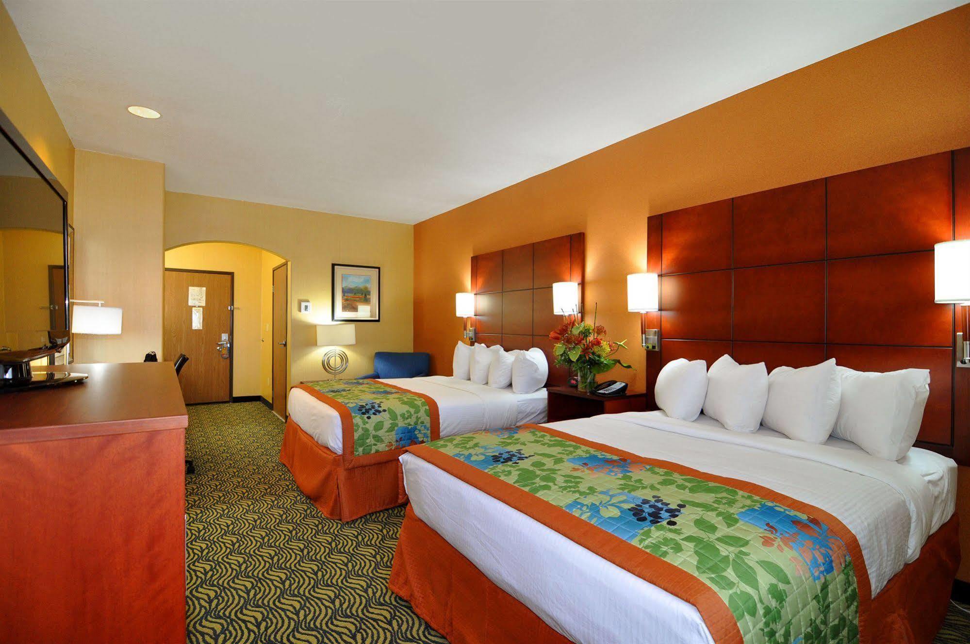 Best Western Plus Fresno Inn Extérieur photo